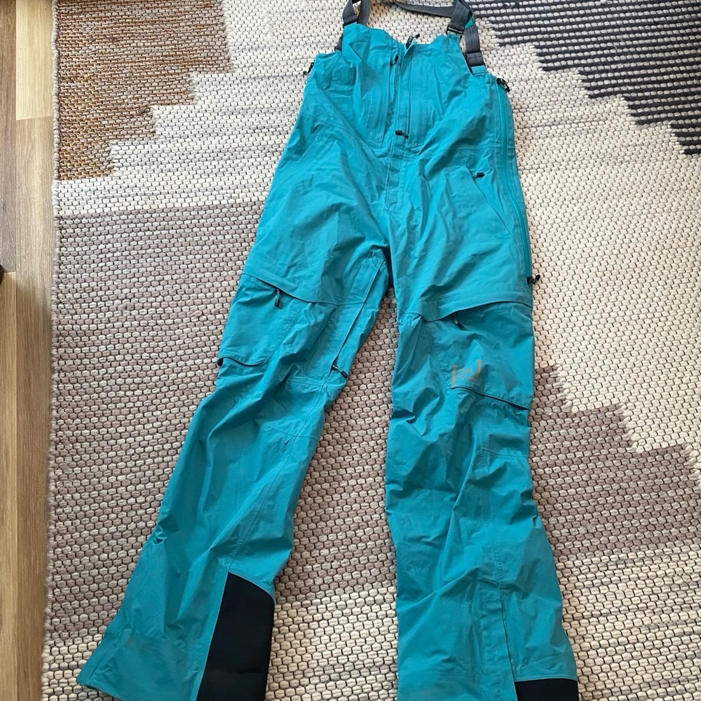 Burton AK 2L GORE-TEX Kimmy Bib Pants - Women's, size medium